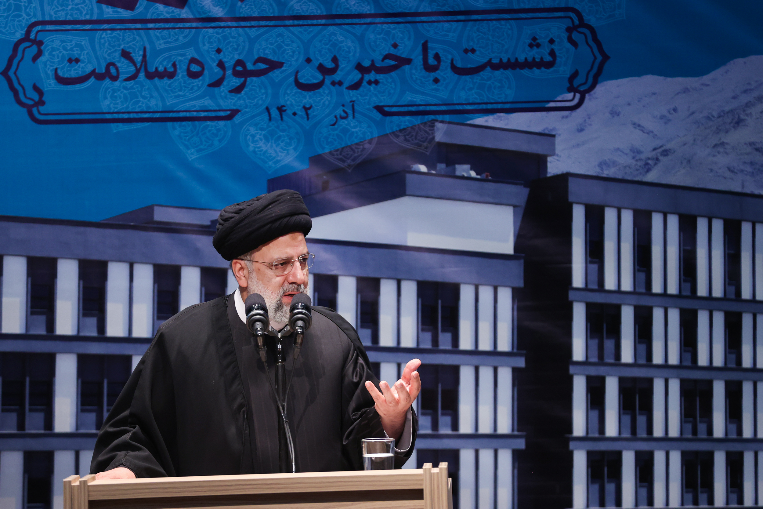 نشست رئیسجمهور با خیرین سلامت استان البرز / رئیسی: خیرین در رفع تنش آبی 10 هزار روستا با دولت همکاری دارند