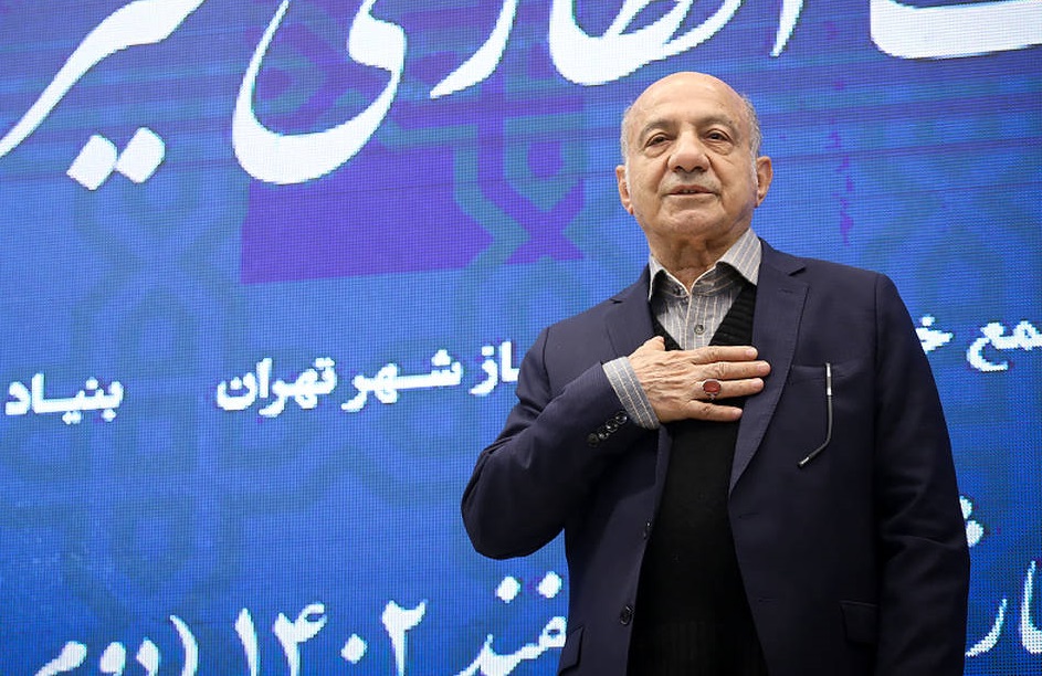 خیّری که معاون رئیس‌جمهور بر دستان او بوسه زد، که بود؟