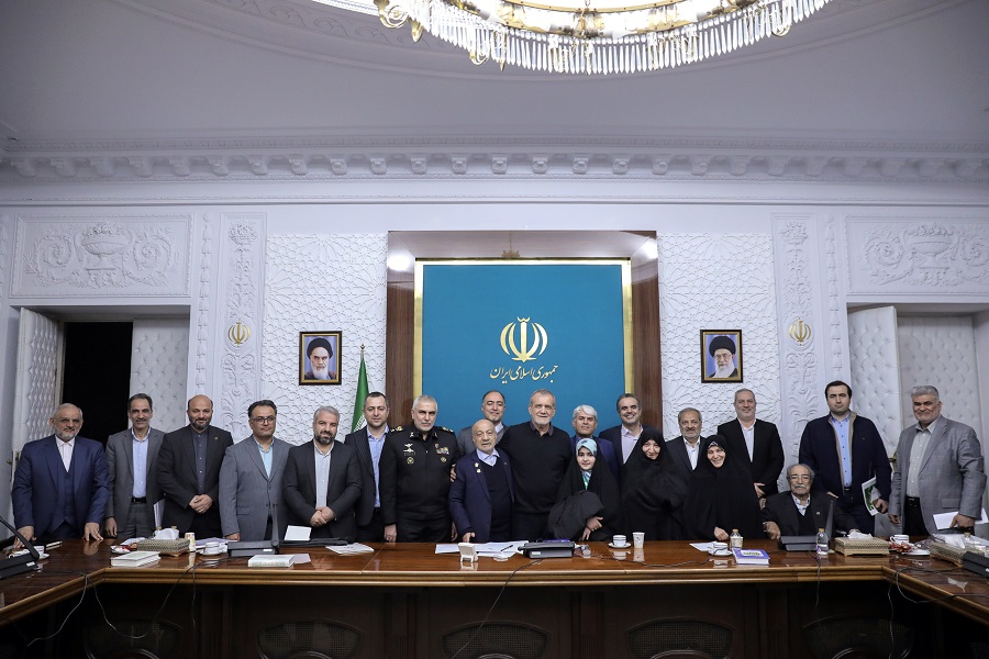 نشست رئیس‌جمهور با جمعی از فعالان خیریه و محرومیت‌زدایی برگزار شد