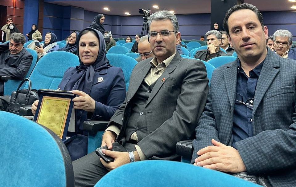 تقدیر از مؤسسه خیریۀ «روزبه» در جشنوارۀ نشان مسئولیت اجتماعی استان زنجان