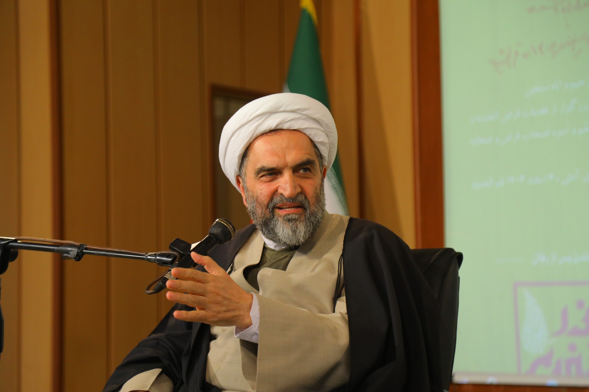 در منطق قرآن، کسی که قرض می‌دهد گویی به خدا قرض می‌دهد / قرض‌الحسنه نمی‌تواند جای اقتصاد کامل را بگیرد