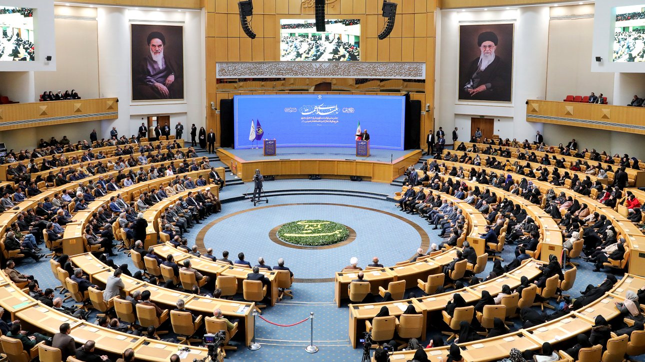 آیین از تجلیل از طرحهای برگزیدۀ اشتغالآفرینِ کمیته امداد با حضور رئیسجمهور برگزار شد
