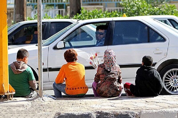 آرزوی ۳۰ کودک کار و خیابان سمنان به همت خیرین برآورده شد