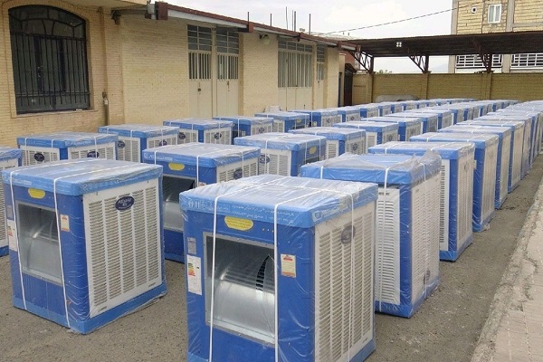 توزیع 15 دستگاه کولر آبی بین خانواده‌های نیازمند باشت
