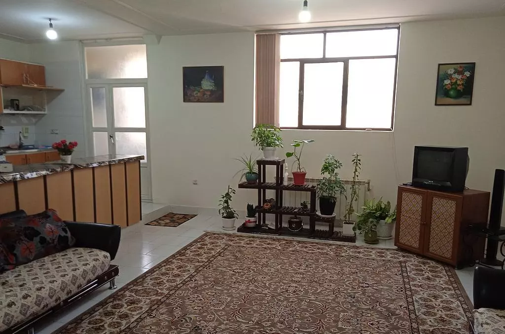 بانوی شیرازی منزل خود را به عرصۀ سلامت اهدا کرد