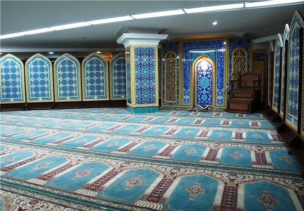 یک کار خیر متفاوت؛ تأمین فرش برای نمازخانۀ مدارس