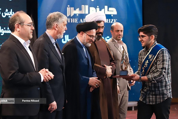دانش‌آموزان منتخب شصت‌ودومین «جایزۀ البرز» تجلیل شدند/نقش مهم وقف در پیشرفت اسلام و ایران