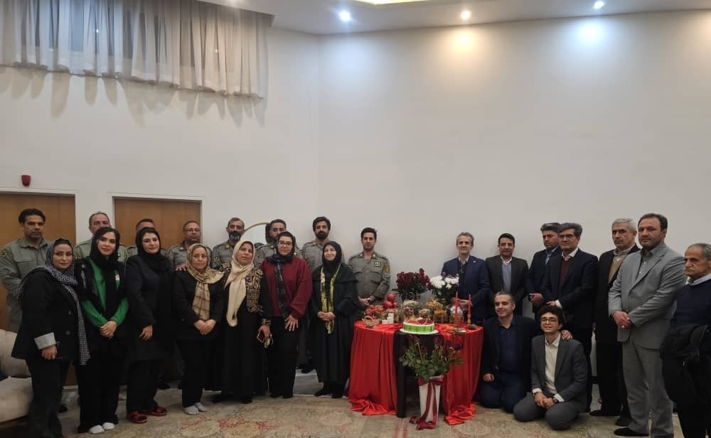 رئیس سازمان محیط زیست، شب یلدای ۱۴۰۴ را در مرکز شبه خانوادۀ «خانه ایران» سپری کرد