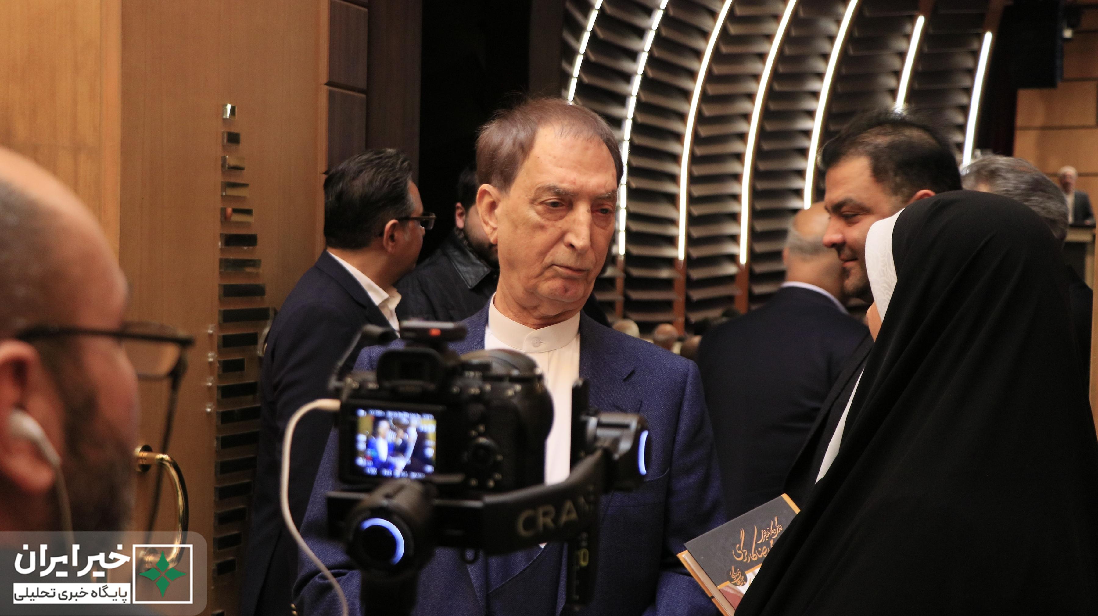 آیین رونمایی از کتاب زندگینامۀ خیّر پیشکسوت، محمدرضا کارگری برگزار شد