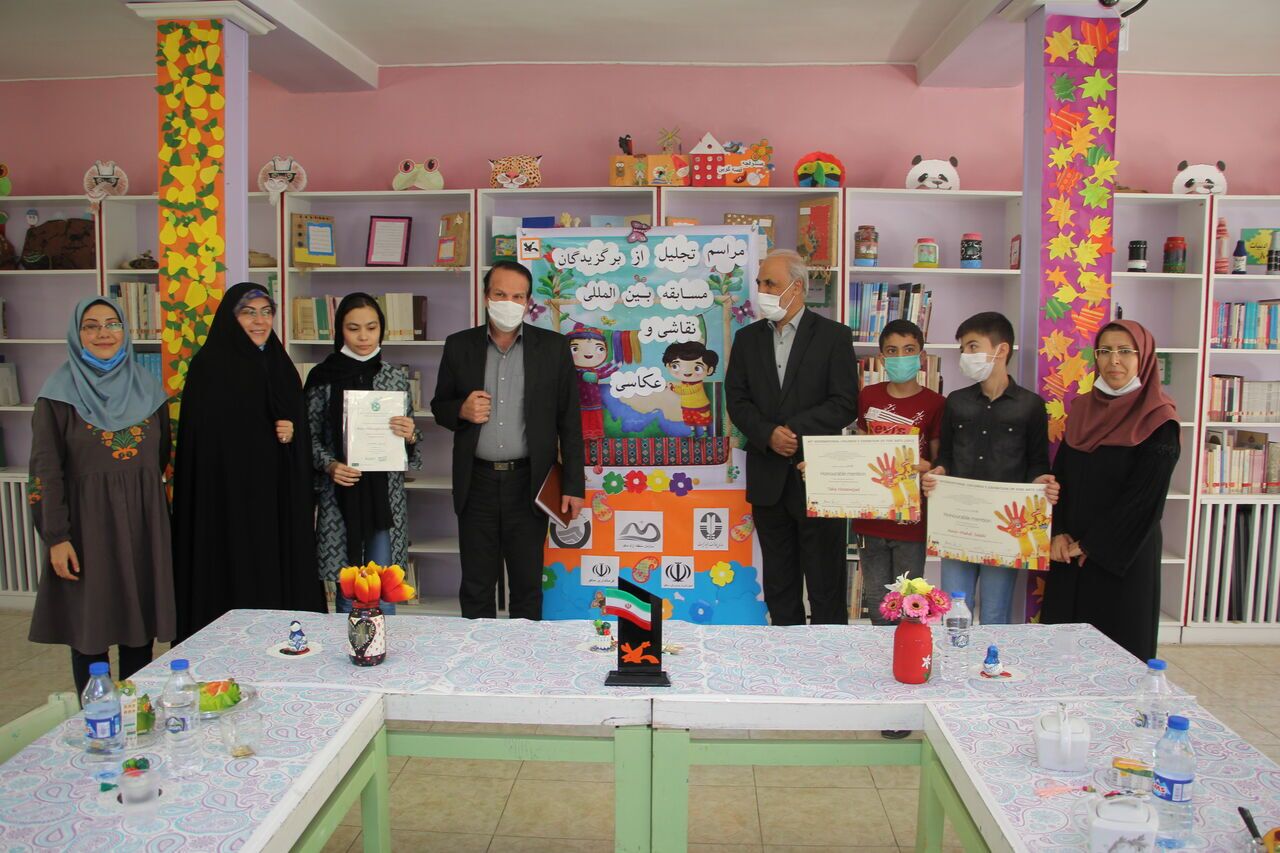 مرغک خاطره‌ها در کتابخانه‌های ما