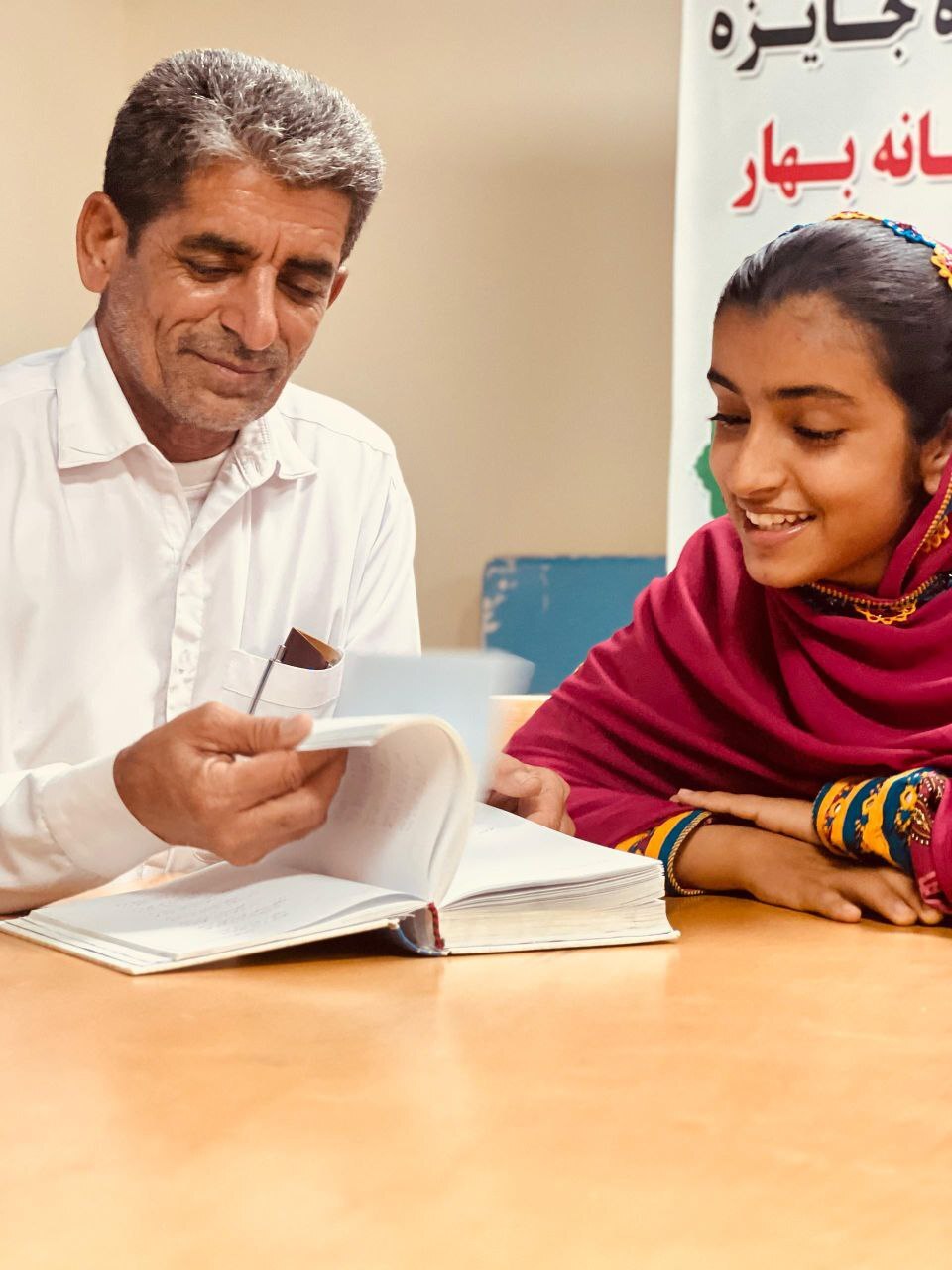 کتابخانهای در روستای رمین که جهانی شد. کتابخانهای در روستای رمین که جهانی شد.