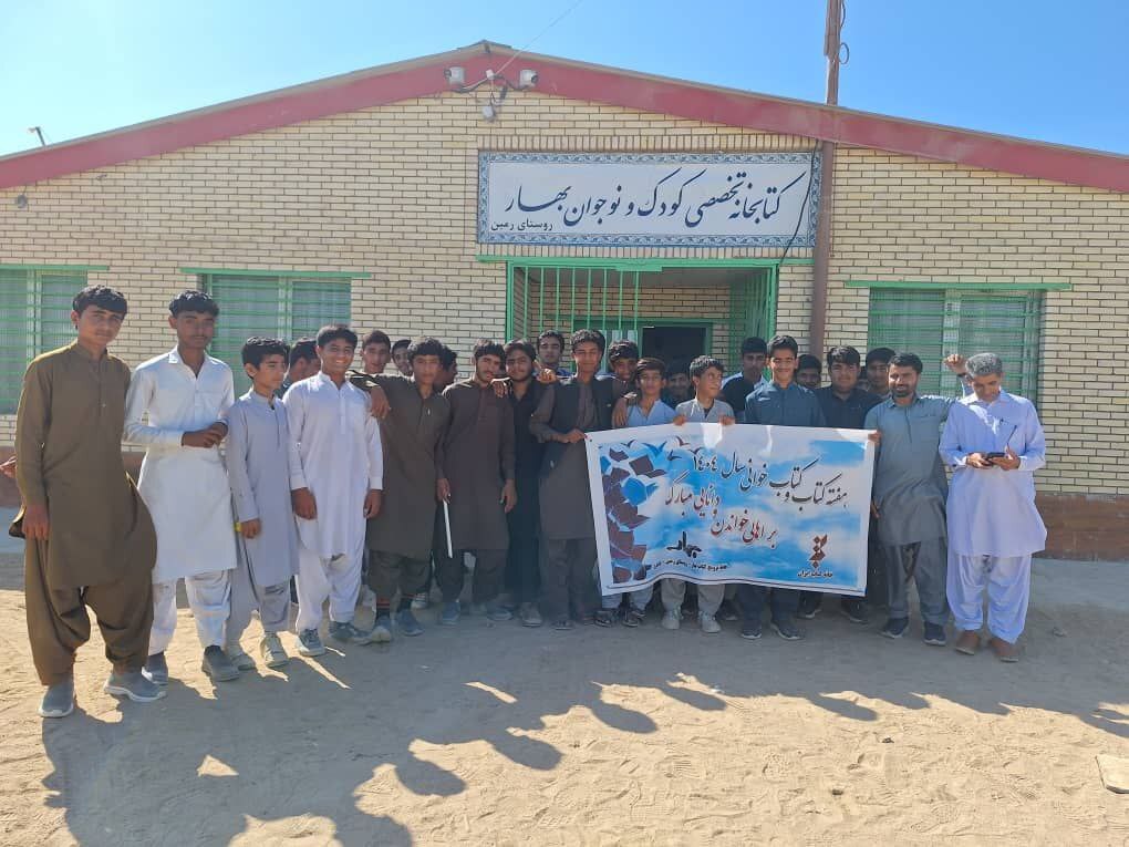 از کتابخوانی در کنار دریا تا پاقدم نویسندگان مشهور در کنار دریا در روستای رمین از کتابخوانی در کنار دریا تا پاقدم نویسندگان مشهور در کنار دریا در روستای رمین