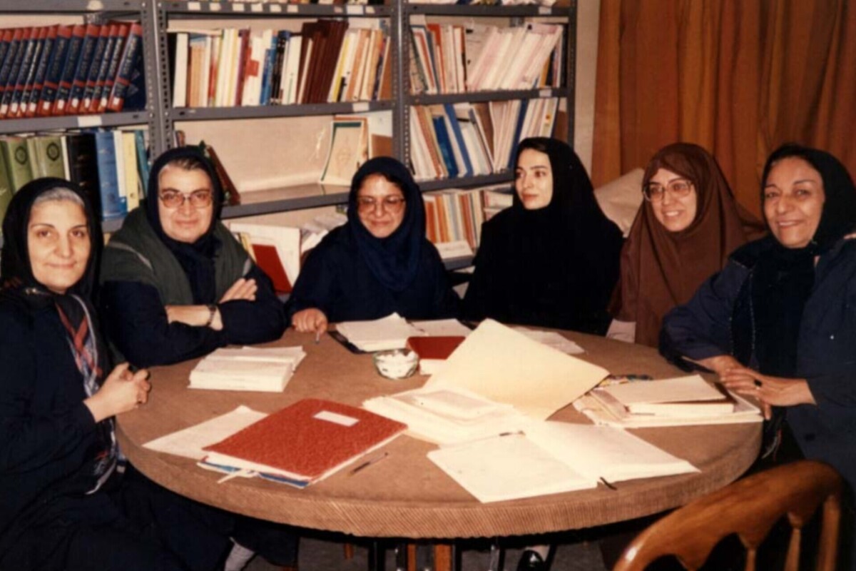 خانه‌ای که کتاب‌هایش با کودکان قد می‌کشند