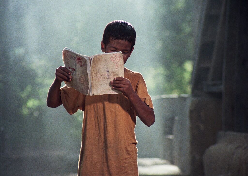 درگذشت «بهرام بیضایی» و بازخوانی «باشو، غریبه کوچک»؛ تصویری انسانی از همدلی