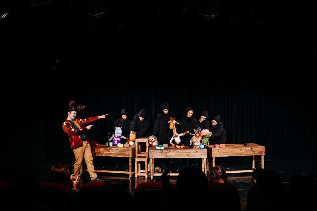 جدایی یک بچه‌زرافه‌ از خانواده‌اش به‌خاطر خانه‌سازی آدم‌ها در جنگل