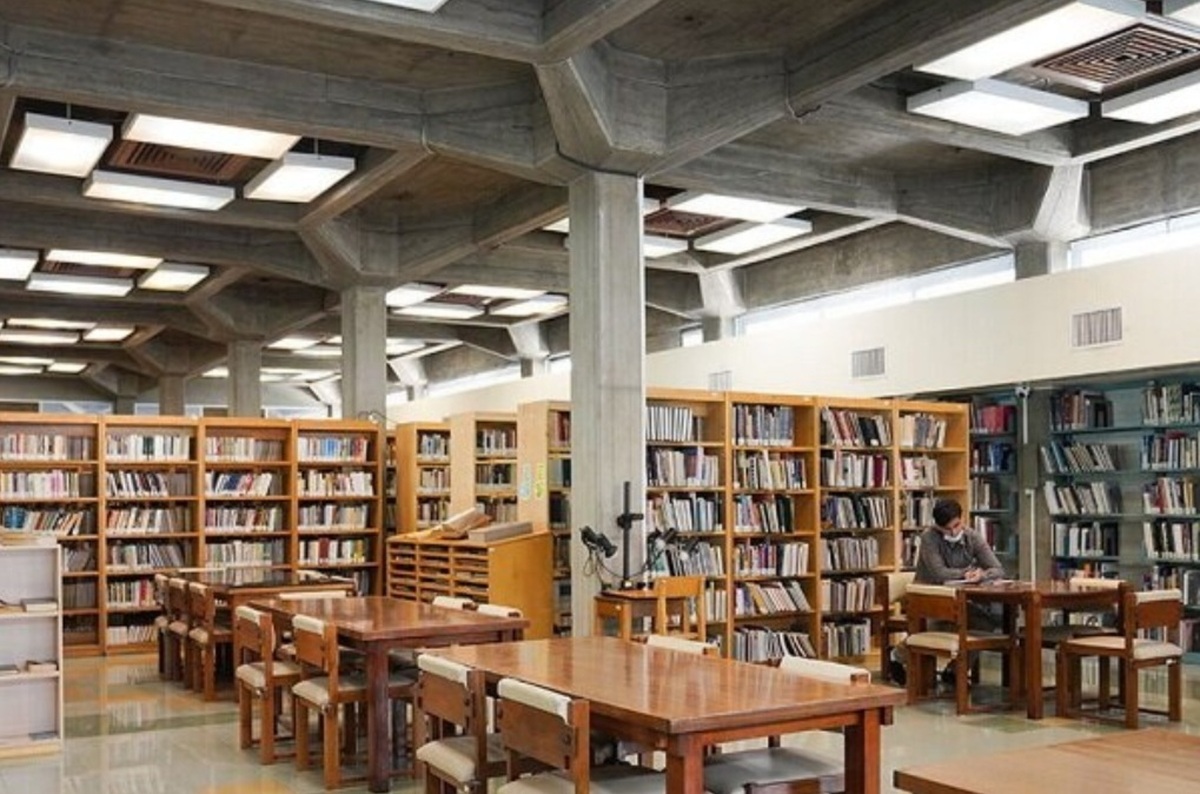 اهدای کتابخانه آیت‌الله بروجردی به کانون پرورش فکری کودکان و نوجوانان