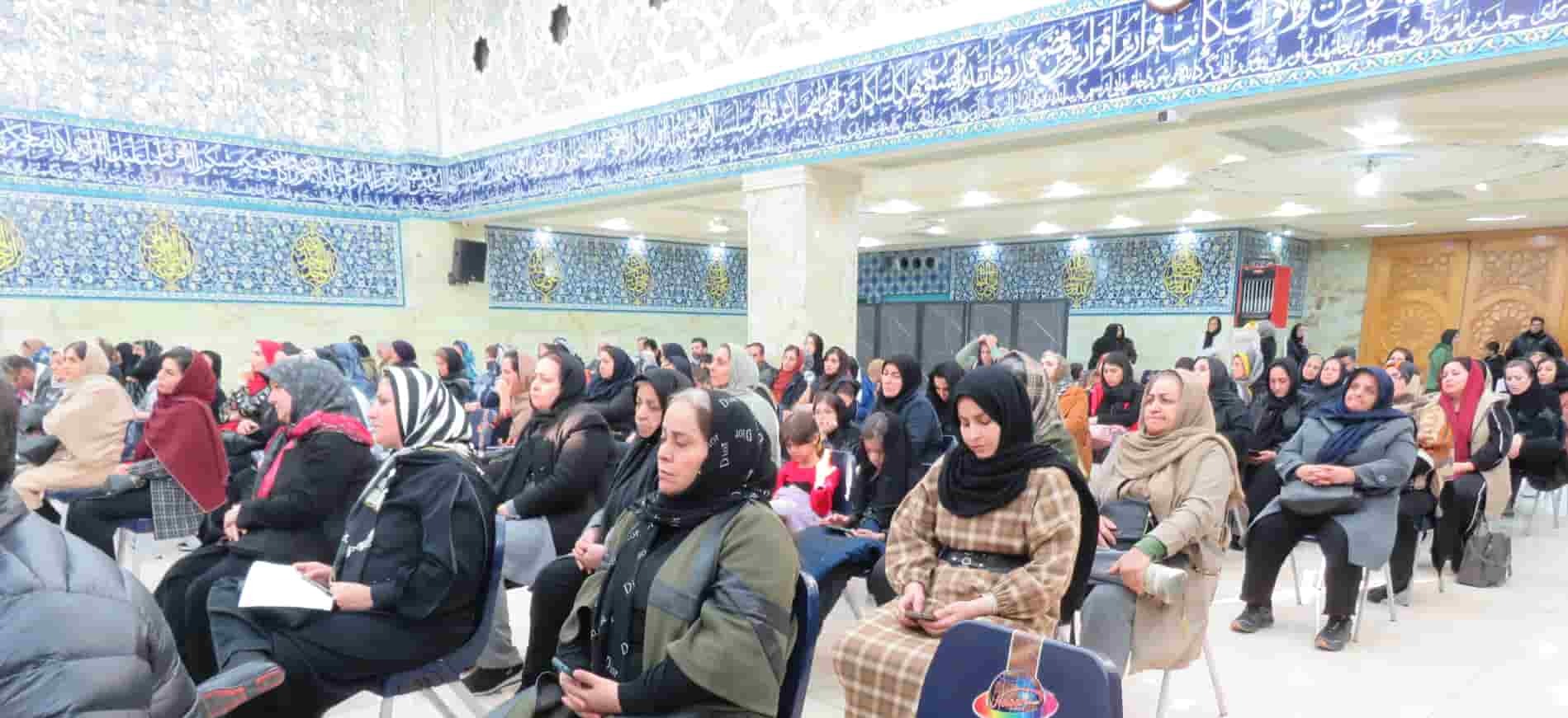 بانوان سرپرست خانوار کارآفرین در تهران، با همت مؤسسۀ خیریۀ نورالزهرا تجلیل شدند بانوان سرپرست خانوار کارآفرین در تهران، با همت مؤسسۀ خیریۀ نورالزهرا تجلیل شدند