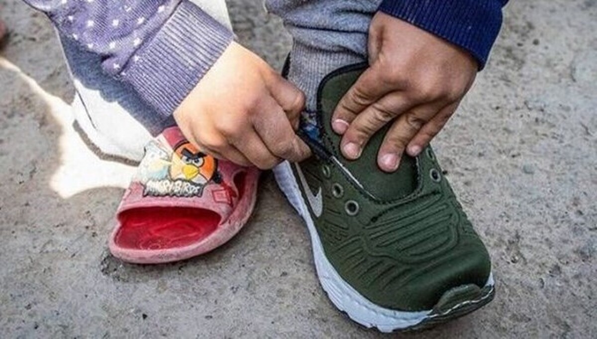 «خادمان سفره خدا» بیش از هزار کفش نو میان دانش‌آموزان توزیع کردند