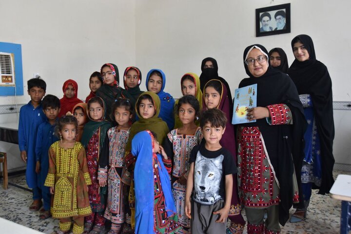 قصهٔ معلمی که با کتاب، خانهٔ امید ساخت