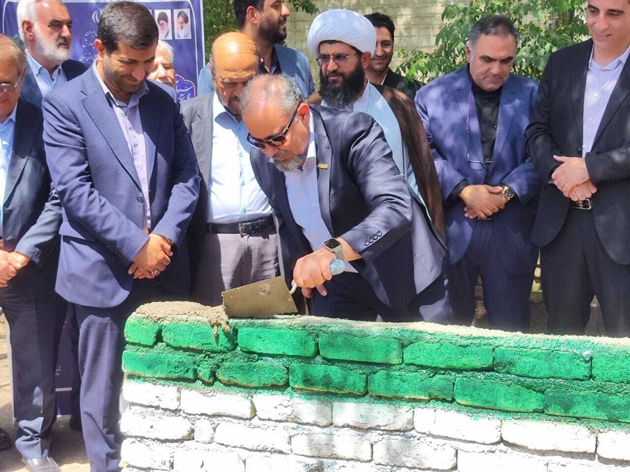 آئین خشت‌گذاری هنرستان ۱۸ کلاسه با همت خیرین در پاکدشت برگزار شد