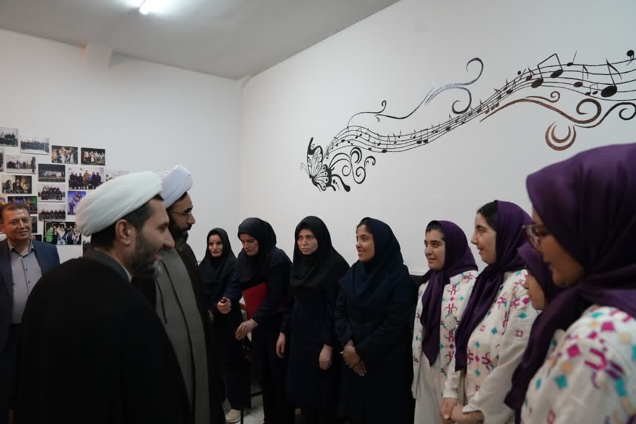 بازدید اعضای دبیرخانۀ جشنوارۀ ملی نشان نیکوکاری از خیریۀ «همدم فتح‌المبین» در مشهد