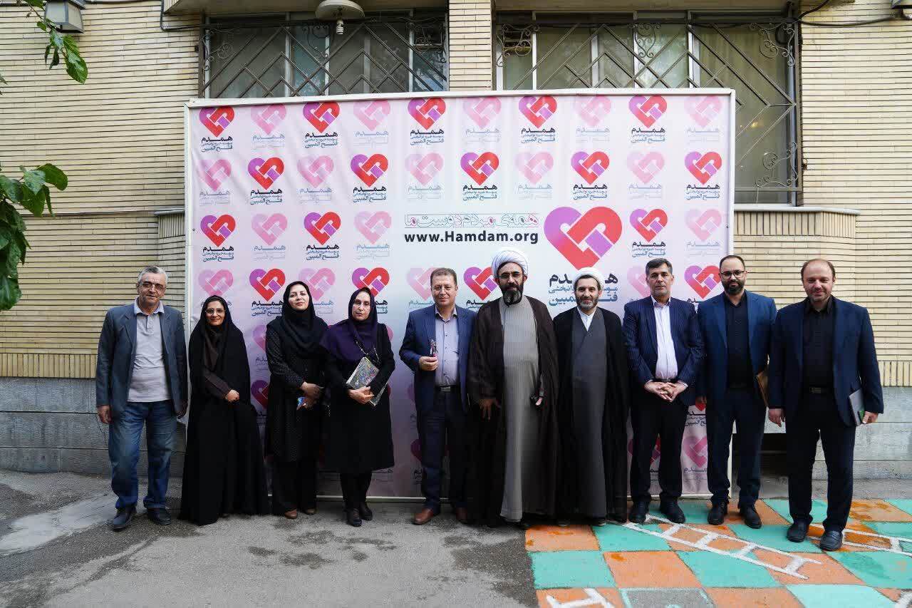 بازدید اعضای دبیرخانۀ جشنوارۀ ملی نشان نیکوکاری از خیریۀ «همدم فتح‌المبین» در مشهد