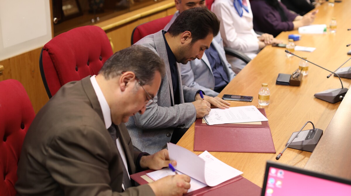 تفاهم‌نامه‌ میان محک و دبیرخانه جایزه سالانه هوش مصنوعی ایران امضا شد
