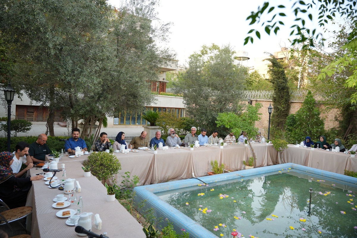 هم‌اندیشی شاعرانۀ جمعی از شاعران و نویسندگان برجسته و دغدغه‌مند در حوزۀ نیکوکاری برگزار شد