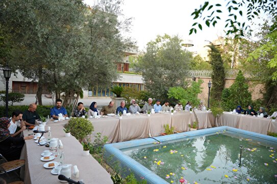 هم‌اندیشی شاعرانۀ جمعی از شاعران و نویسندگان برجسته و دغدغه‌مند در حوزۀ نیکوکاری برگزار شد