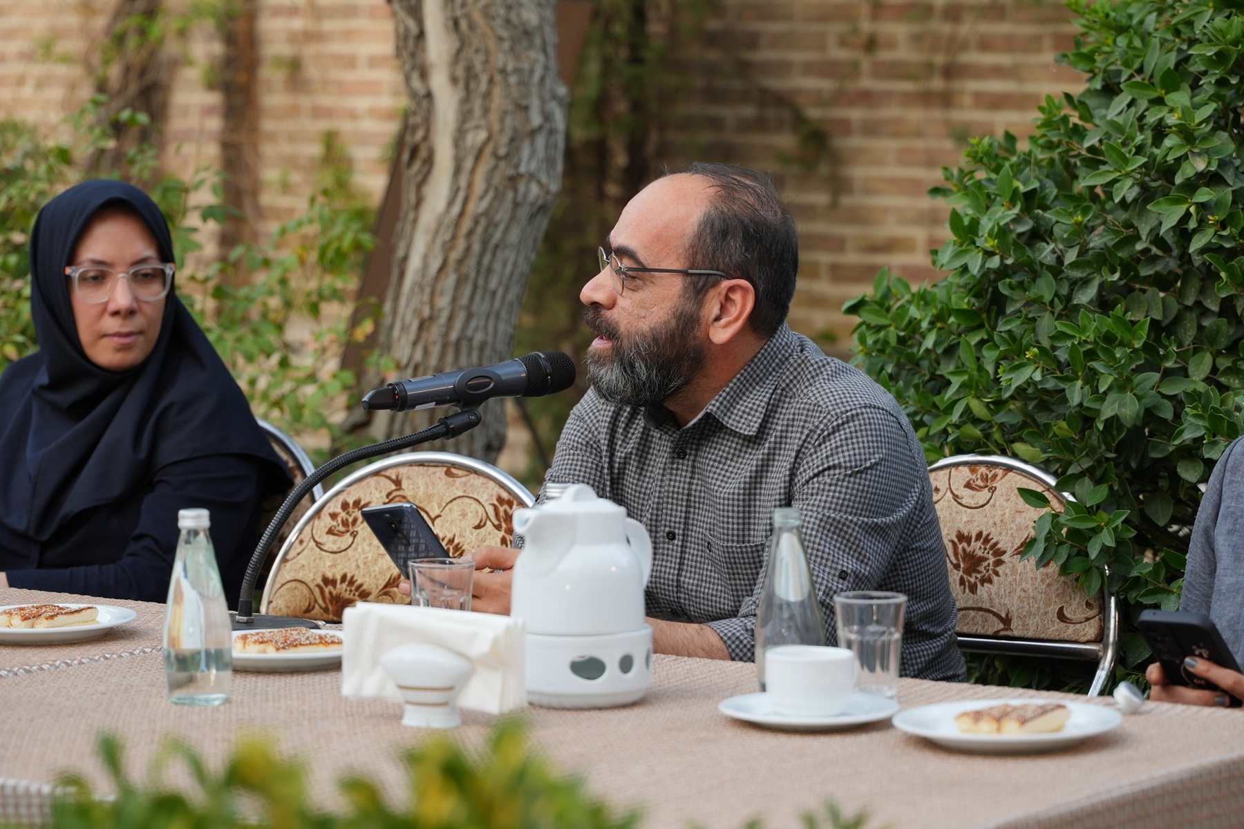 هم‌اندیشی شاعرانۀ جمعی از شاعران و نویسندگان برجسته و دغدغه‌مند در حوزۀ نیکوکاری برگزار شد