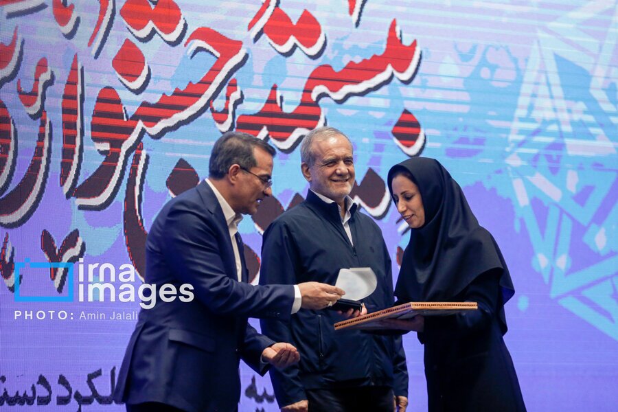 برگزیدگان بیستمین دوره جشنواره شهید رجایی در سالن اجلاس سران معرفی شدند//تکمیل