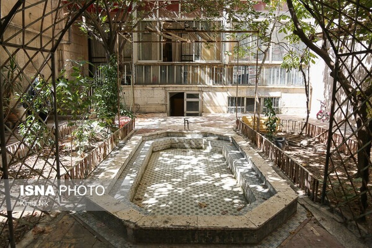 چراغ خانۀ فروغ، روشن میشود
