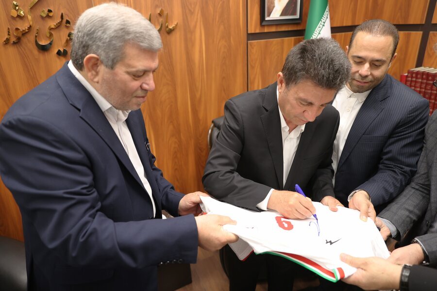 «امیر قلعه‌نویی» سفیر ملی ورزش و نشاط اجتماعی سازمان بهزیستی کشور شد/امیر قلعه‌نویی: خیّران از نخستین گروه‌هایی هستند که وارد بهشت می‌شوند و جایگاه شما بسیار ارزشمند است.
