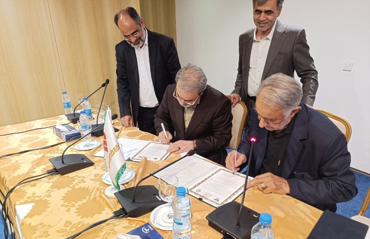 تفاهمنامۀ همکاری میان مجمع خیرین کشور و آستان قدس رضوی به امضا رسید