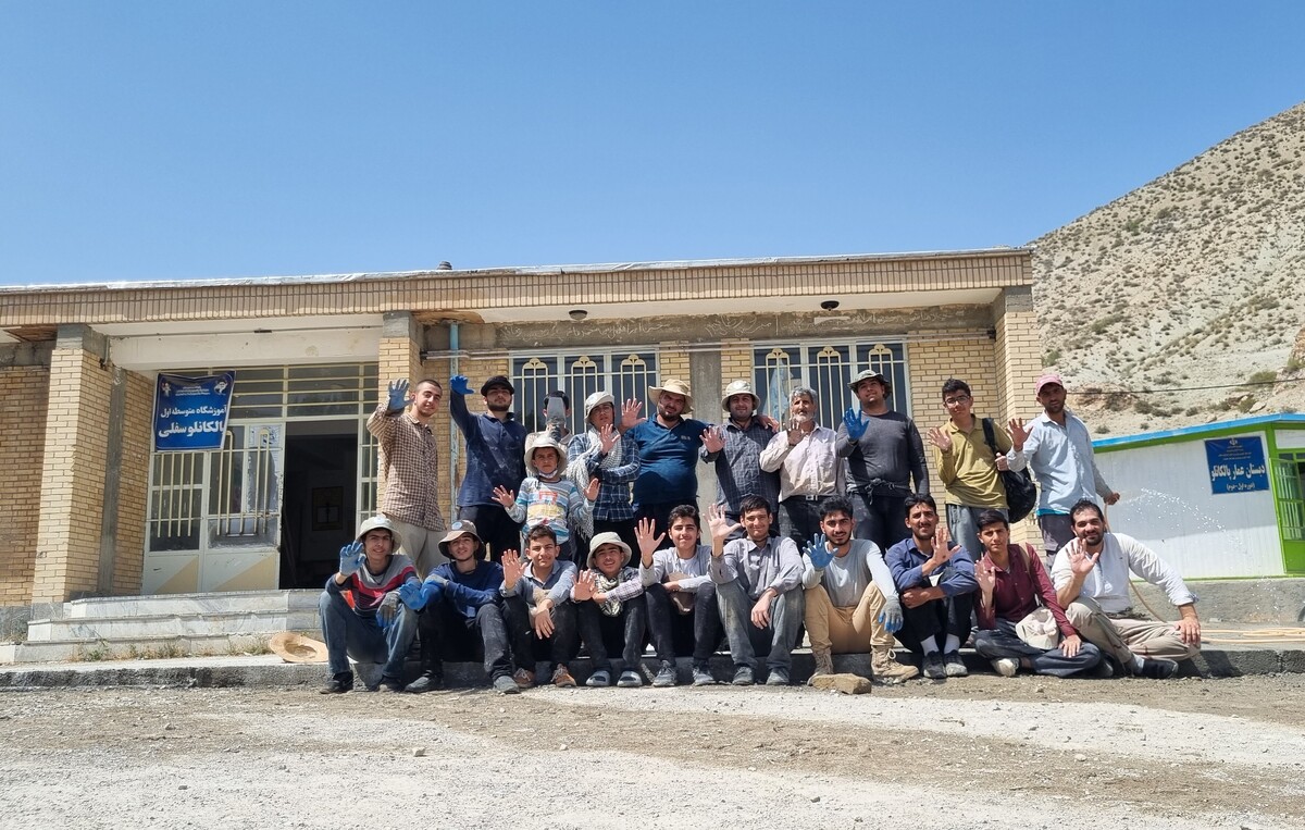 تجربۀ موفق «اردوی جهادی» در برخی از مدارس و دمیدن روح خیرخواهی در دانش‌آموزان