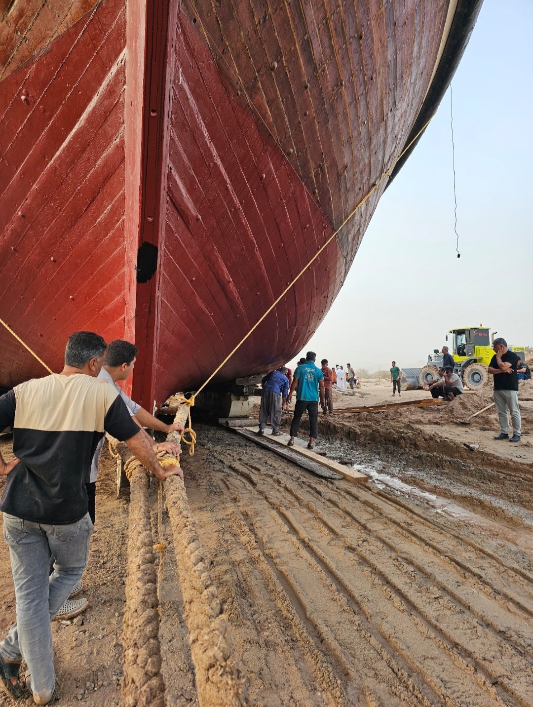آخرین لنجهای چوبی ایران در آستانه انقراض؛ تولد یک لنج پس از ۱۲ سال انتظار در بندر تاریخی کُنگ آخرین لنجهای چوبی ایران در آستانه انقراض؛ تولد یک لنج پس از ۱۲ سال انتظار در بندر تاریخی کُنگ