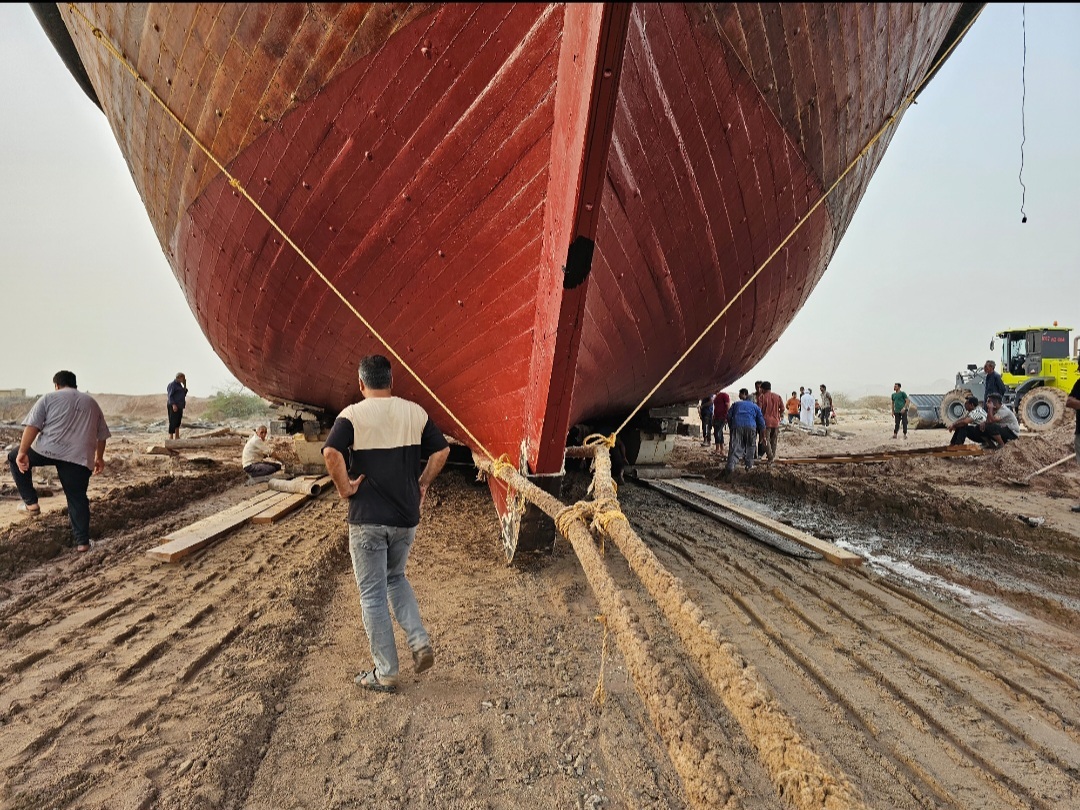 آخرین لنجهای چوبی ایران در آستانه انقراض؛ تولد یک لنج پس از ۱۲ سال انتظار در بندر تاریخی کُنگ آخرین لنجهای چوبی ایران در آستانه انقراض؛ تولد یک لنج پس از ۱۲ سال انتظار در بندر تاریخی کُنگ