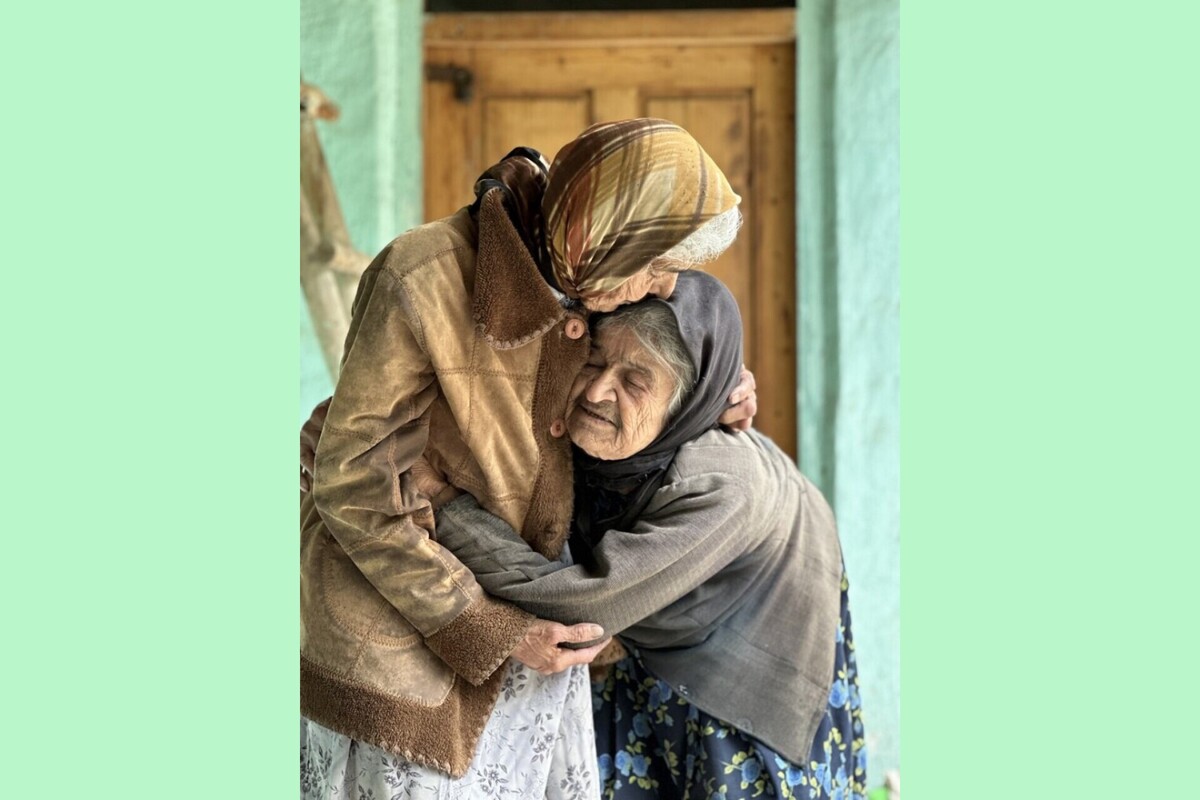 «دو خواهر» سالمند؛ ایستاده چون کوه