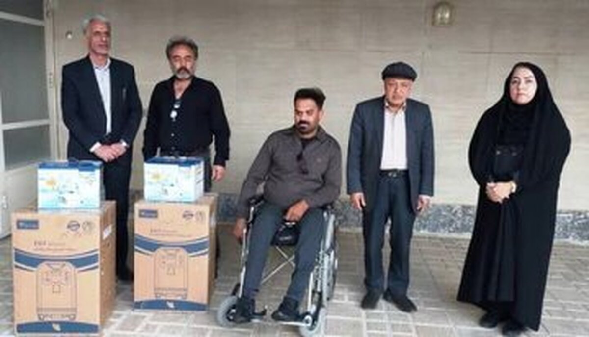 پدر و مادر داغدیده در چهارمحال و بختیاری، به یاد پسرشان اقلام پزشکی اهدا کردند