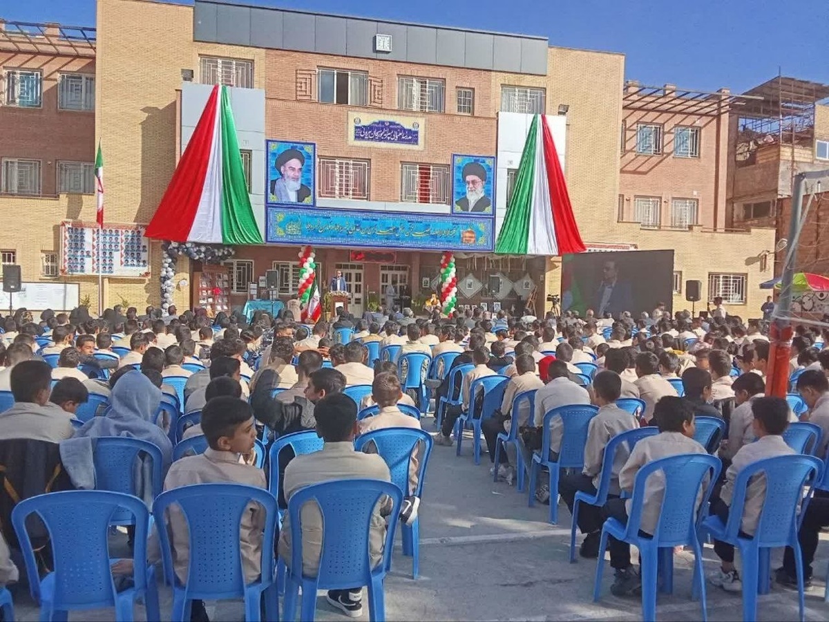 مدرسه‌ای در نیشابور دویست دانش‌آموز نویسنده دارد