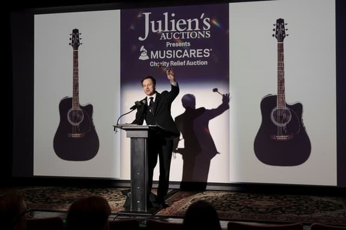 اعضای  گروه موسیقی متالیکا، ساز‌های خود را برای خیریه به حراج می‌گذارند