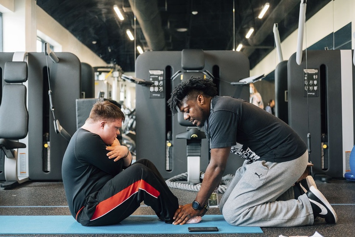 نقاشی ۷۷ هزار دلاری در یک حراج رادیویی به فروش رسید؛ عواید آن به نخستین کالج معلولان رشدی آمریکا اهدا شد.