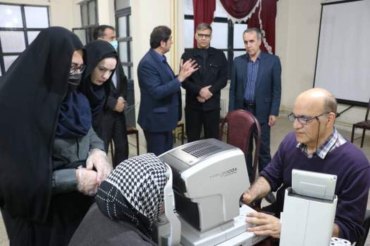 گروه جهادی «حاج عبدالله والی» خدمات چشم‌پزشکی و عینک طبی رایگان به مددجویان ایلامی ارائه می‌دهد