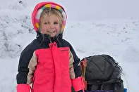 پنج‌ساله‌ای که بلندترین قله انگلیس را برای نجات کودکان فتح کرد