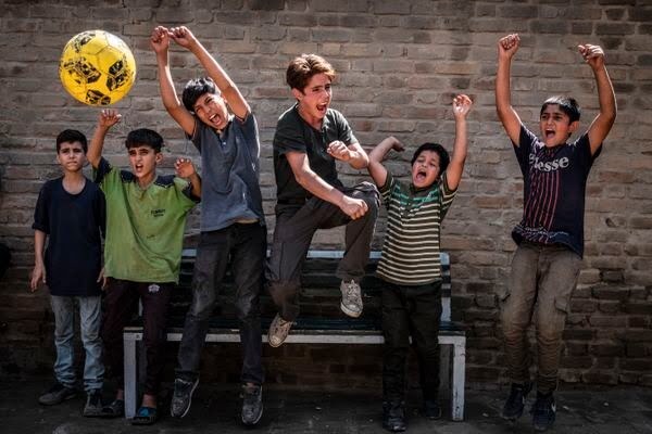 سفر کودکان کار از تونل محرومیت تا مدرسهٔ خورشید سفر کودکان کار از تونل محرومیت تا مدرسهٔ خورشید