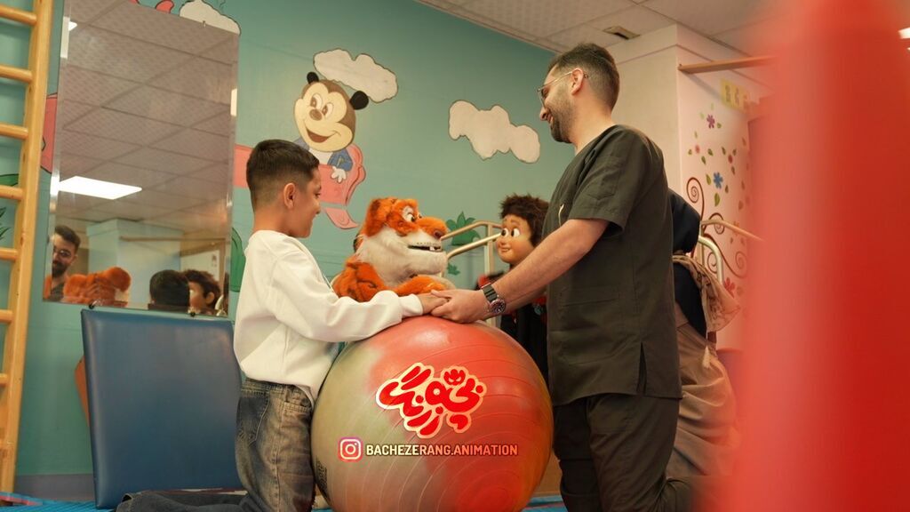 دیدار «بچهزرنگ» و «ببری» با کودکان در یک مرکز توانبخشی دیدار «بچهزرنگ» و «ببری» با کودکان در یک مرکز توانبخشی