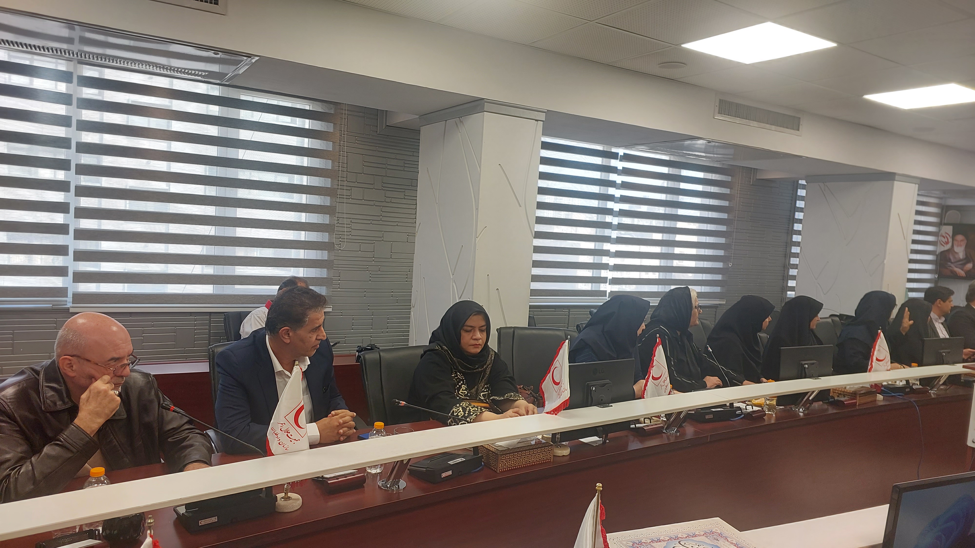 جلسه مشترک مجمع خیرین و سازمان داوطلبان هلال احمر برگزار شد / تصمیمهای کلیدی؛ از نذر تخصص تا جمعآوری داروهای مازاد جلسه مشترک مجمع خیرین و سازمان داوطلبان هلال احمر برگزار شد / تصمیمهای کلیدی؛ از نذر تخصص تا جمعآوری داروهای مازاد