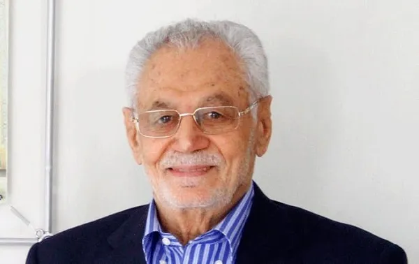 خیّری که در کودکی تصمیم به ساخت مدرسه گرفت
