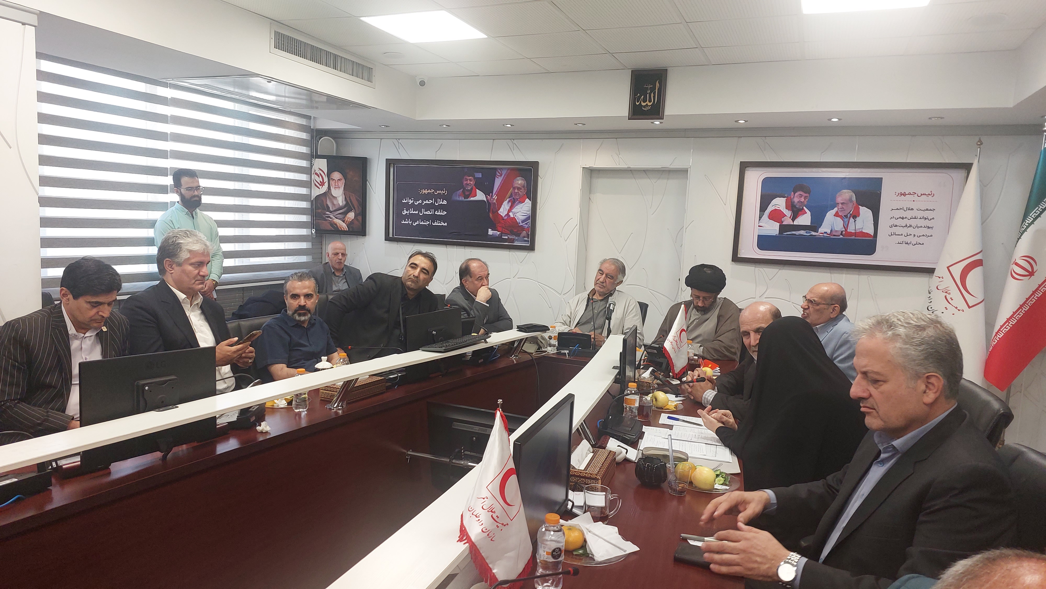 جلسه مشترک مجمع خیرین و سازمان داوطلبان هلال احمر برگزار شد / تصمیمهای کلیدی؛ از نذر تخصص تا جمعآوری داروهای مازاد جلسه مشترک مجمع خیرین و سازمان داوطلبان هلال احمر برگزار شد / تصمیمهای کلیدی؛ از نذر تخصص تا جمعآوری داروهای مازاد