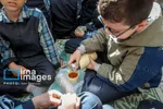 تداوم آموزش با فداکاری و همدلی